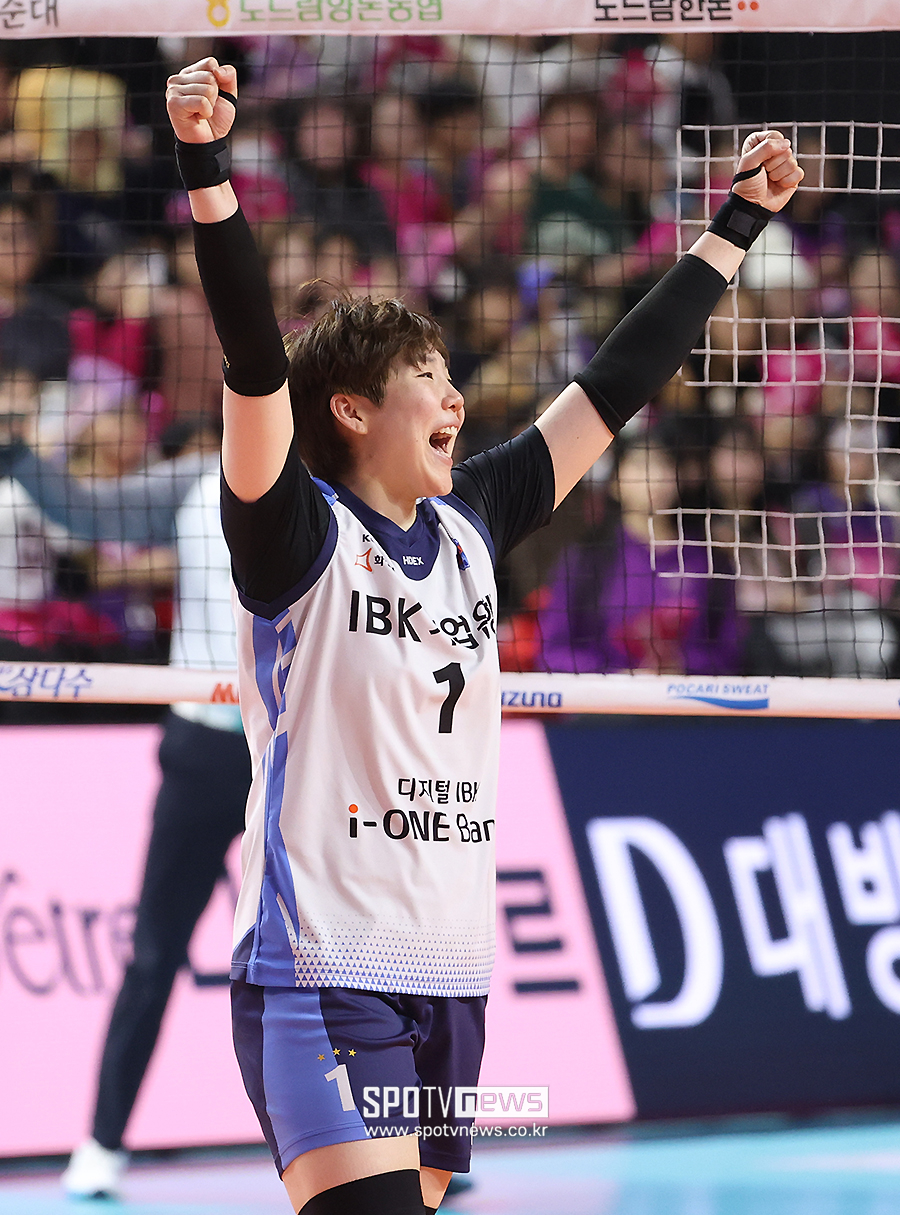 ▲ 여자프로배구 IBK기업은행 아웃사이드 히터 이소영이 어깨 수술로 인해 조기에 시즌 아웃됐다. 선수 본인의 요청으로 계약 해지도 결정됐다. ⓒ곽혜미 기자