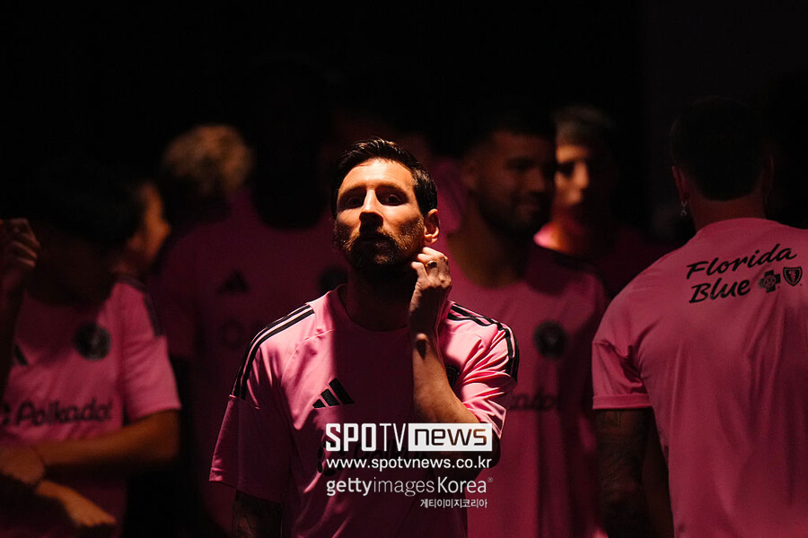 ▲ 메시가 동부 콘퍼런스 불을 지피는 불쏘시개라면 서부는 LAFC를 이끄는 손흥민이 해당 역할을 맡고 있다. LAFC도 준준결승에 안착한 상황. 월드컵 챔피언과 아시아 레전드가 맞붙는 북미 결승 시나리오에 미국 축구계가 거대한 관심을 쏟아내고 있다.