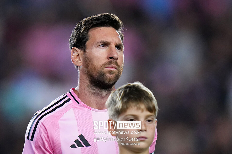 ▲ 메시가 동부 콘퍼런스 불을 지피는 불쏘시개라면 서부는 LAFC를 이끄는 손흥민이 해당 역할을 맡고 있다. LAFC도 준준결승에 안착한 상황. 월드컵 챔피언과 아시아 레전드가 맞붙는 북미 결승 시나리오에 미국 축구계가 거대한 관심을 쏟아내고 있다.