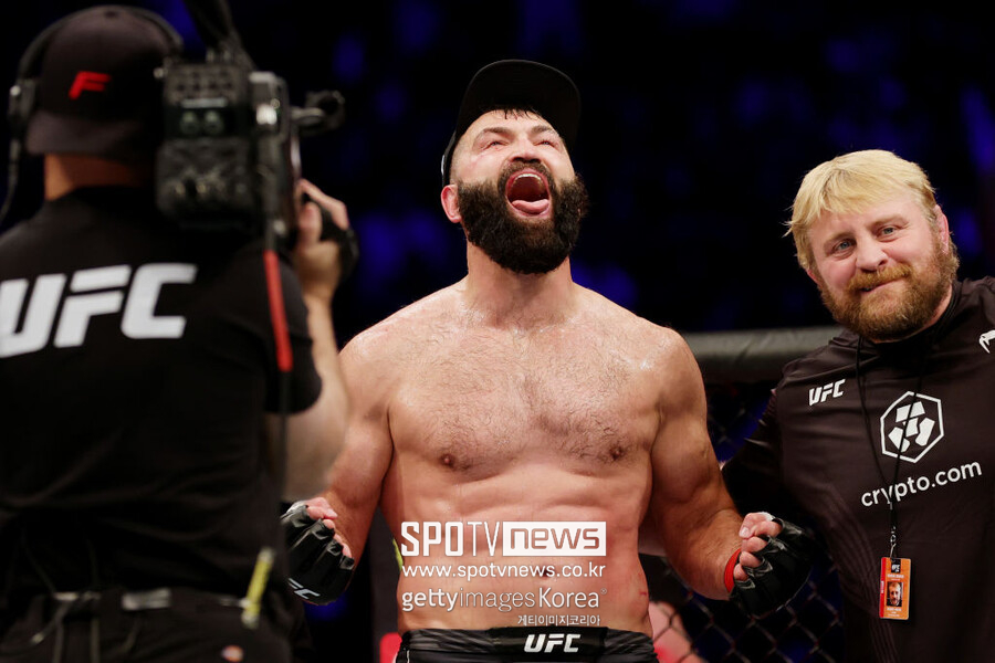 아스피날과 2라운드까지 갔던 유일한 선수…전 UFC 헤비급 챔피언, 2090만 유…