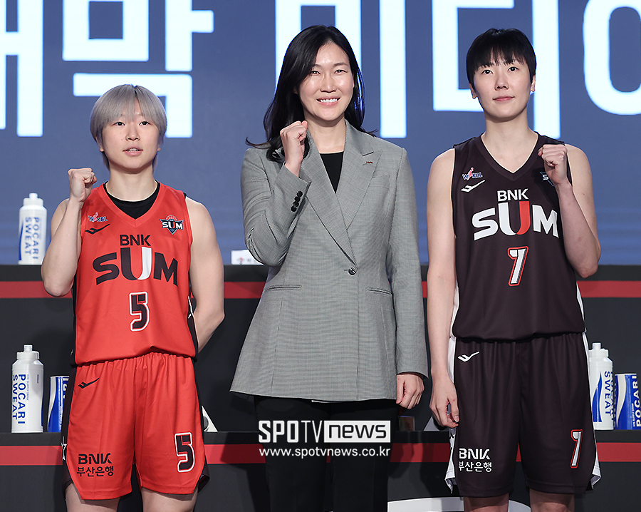 ▲ BNK썸 안혜지 박정은 감독 박혜진 ⓒ곽혜미 기자