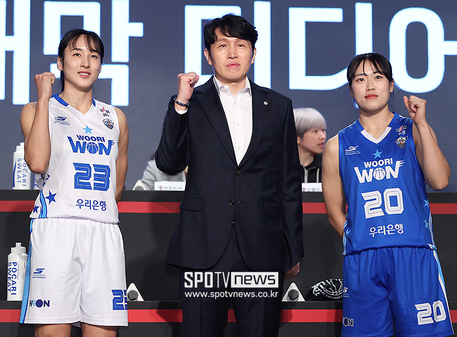 ▲ 우리은행 김단비 위성우 감독 이명관 ⓒ곽혜미 기자