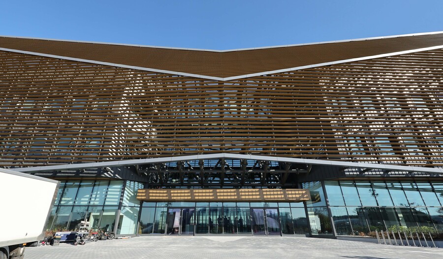 ▲ 10일 오후 충남 천안 면적 47만8천㎡에 그라운드 11면, 대표팀 숙소 82실, 8개 회의실과 최신식 피트니스 시설 등을 갖춘 대한민국축구종합센터에서 축구대표팀이 훈련하고 있다. ⓒ 연합뉴스