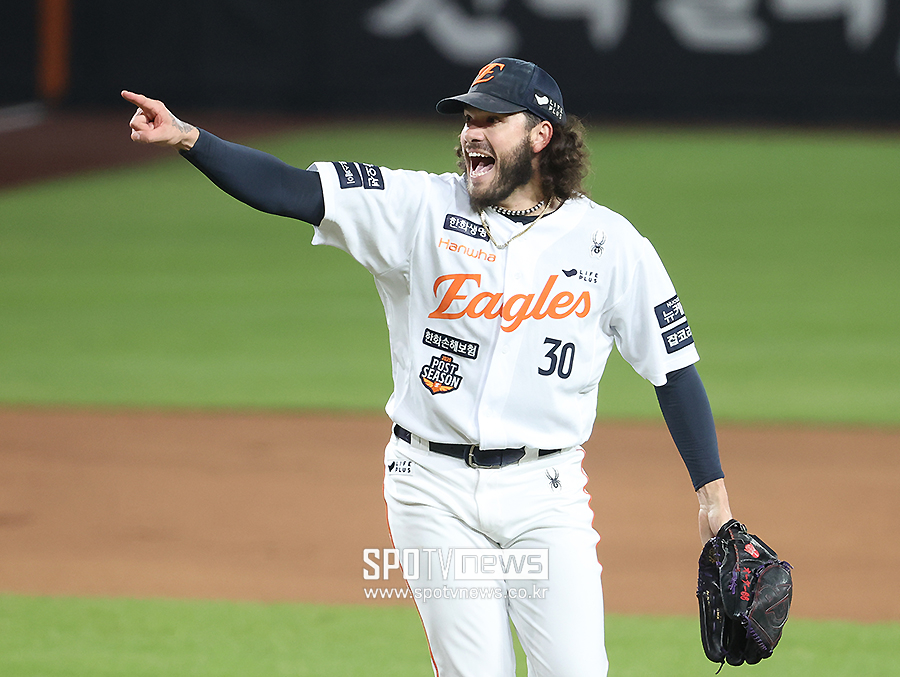 ▲ 올 시즌 리그 최고 투수였던 폰세는 시즌 초반부터 메이저리그 팀들의 커다란 관심을 받았다 ⓒ곽혜미 기자