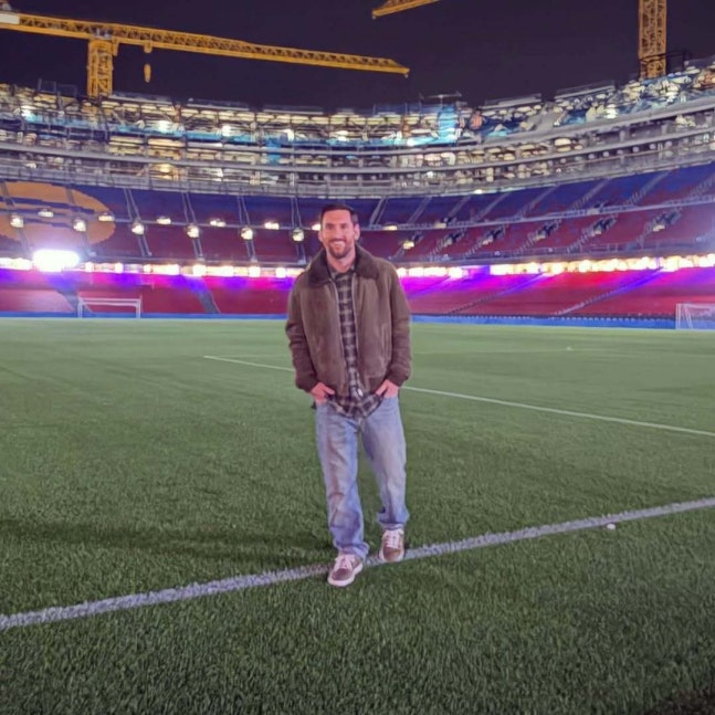 ▲ 유스 출신으로 바르셀로나를 통해 세계 최고의 선수가 된 메시는 원클럽맨이 당연해 보였다. 그러나 2021년 여름 바르셀로나의 재정 악화가 극심해지면서 재계약을 할 수 없는 상황에 놓였다. 결국 메시는 눈물을 흘리며 바르셀로나를 떠났고 아직도 작별인사를 못하고 있다. ⓒ 메시 SNS