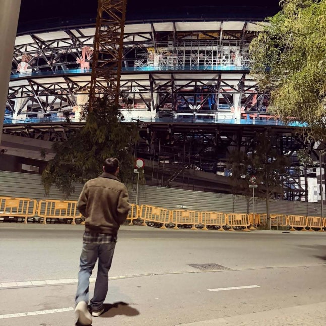 ▲ 유스 출신으로 바르셀로나를 통해 세계 최고의 선수가 된 메시는 원클럽맨이 당연해 보였다. 그러나 2021년 여름 바르셀로나의 재정 악화가 극심해지면서 재계약을 할 수 없는 상황에 놓였다. 결국 메시는 눈물을 흘리며 바르셀로나를 떠났고 아직도 작별인사를 못하고 있다. ⓒ 메시 SNS