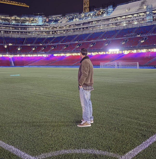 ▲ 유스 출신으로 바르셀로나를 통해 세계 최고의 선수가 된 메시는 원클럽맨이 당연해 보였다. 그러나 2021년 여름 바르셀로나의 재정 악화가 극심해지면서 재계약을 할 수 없는 상황에 놓였다. 결국 메시는 눈물을 흘리며 바르셀로나를 떠났고 아직도 작별인사를 못하고 있다. ⓒ 메시 SNS