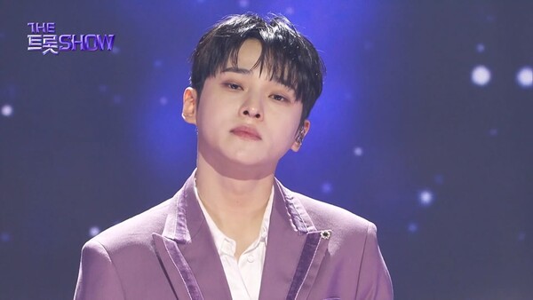 ▲ 10일 방송된 SBS Life '더 트롯쇼'에서 '행복한 가요' 무대를 선사한 성리. 방송화면 캡처