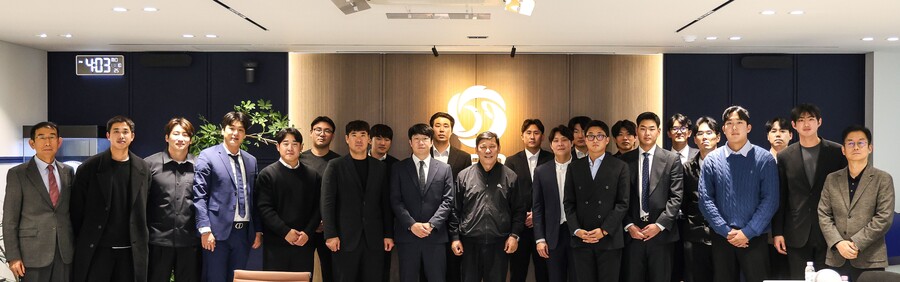 ▲ KBO 허구연 총재와 한국프로야구선수협회 양현종 회장 및 대표 선수들이 간담회를 가졌다. ⓒKBO