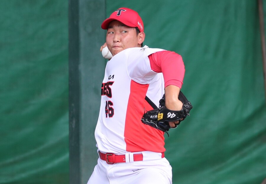▲ 강력한 패스트볼 구위를 가졌다는 호평을 받으며 내년 기대주로 뽑히고 있는 김정엽 ⓒKIA타이거즈