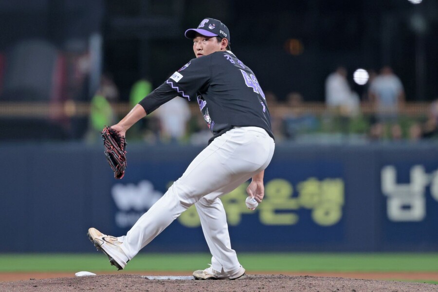 ▲ 빠른 공과 좋은 수직무브먼트를 가진 김정엽은 시즌 중반 미국 단기 유학 명단에도 포함되는 등 구단의 기대치를 입증하고 있다 ⓒKIA타이거즈