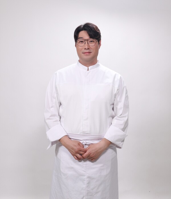 ▲ 김재중과 한솥밥을 먹게 된 오세득 셰프. 제공|인코드 엔터테인먼트