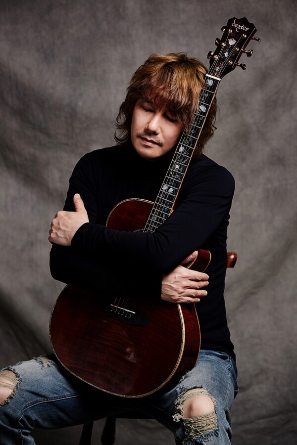 ▲ 김장훈이 14일 정오 신곡 ‘안녕 고마웠어요’를 발표하고 포크가수로 변신한다. 제공|FX솔루션