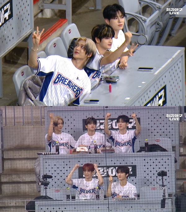 ▲ 16일 방송된 JTBC '최강야구' 중계 화면에 잡힌 나우즈 멤버들. 방송화면 캡처