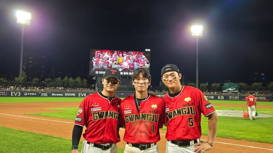 ▲ KIA 타이거즈에서 두산 베어스로 FA 이적한 내야수 박찬호가 KIA 팬들과 선수단에 감사 인사를 남겼다. ⓒ박찬호 SNS