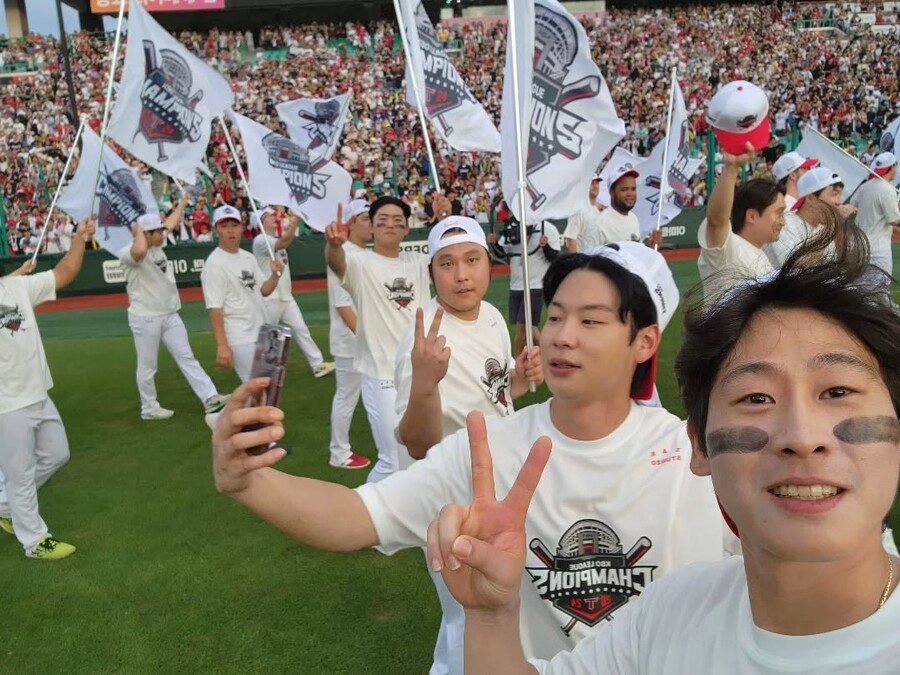 ▲ KIA 타이거즈에서 두산 베어스로 FA 이적한 내야수 박찬호가 KIA 팬들과 선수단에 감사 인사를 남겼다. ⓒ박찬호 SNS