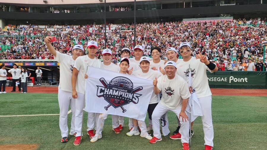 ▲ KIA 타이거즈에서 두산 베어스로 FA 이적한 내야수 박찬호가 KIA 팬들과 선수단에 감사 인사를 남겼다. ⓒ박찬호 SNS