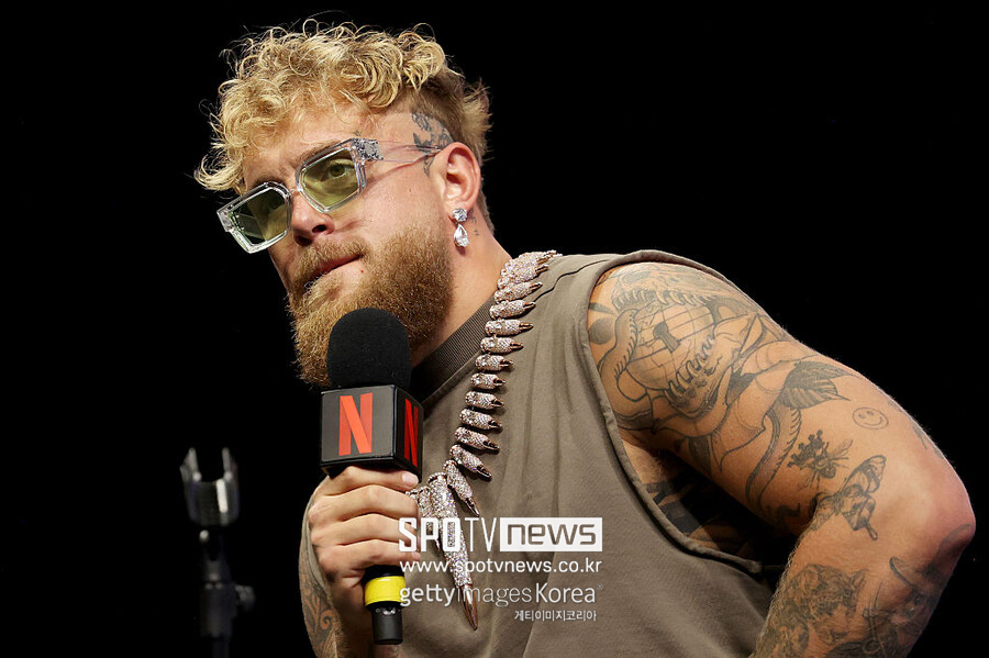 ▲ 앤서니 조슈아와 복싱 경기를 펼치는 제이크 폴.