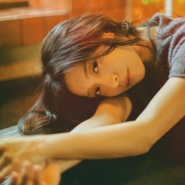 ▲ 양정승 작곡가와 손 잡고 26일 신곡 '우리 마지막이라면'을 발표하는 루나. 제공|원탑엔터테인먼트