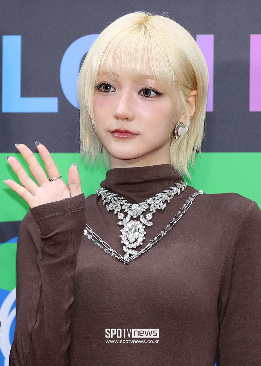 포토S] 키키 지유, 금발 인형 < 현장취재기사 < 포토 < 연예 < 기사본문 - SPOTV NEWS