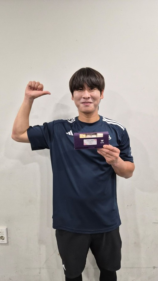 박찬호의 두산 복귀, 광주 팬들에 '창억떡' 선물
