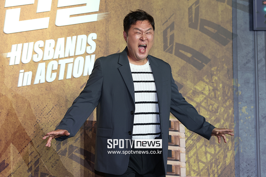 Actor Yoon Kyung-ho Shows Unique Self-Love at 'Husbands' Press Conference