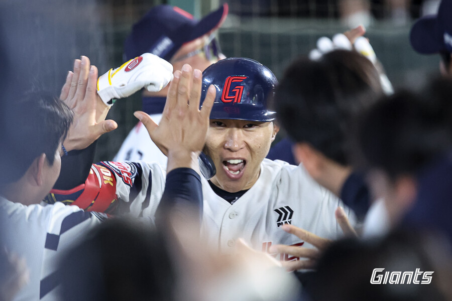 1군 돌아온 롯데 한동희, 타격 훈련 활약