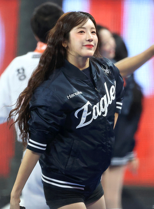 응원 중인 김연정