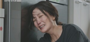 김희선 다시 경단녀 됐다...냉장고 앞 오열 '먹먹'('다음 생은 없으니까... - 뉴스 썸네일 이미지