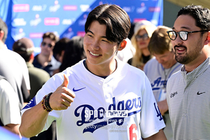 양키스가 주목하는 김혜성과 MLB 적응기 이정후, 코리안 빅리거들의 현재와 미래 분석