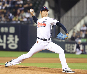 역투하는 두산 윤태호 포토