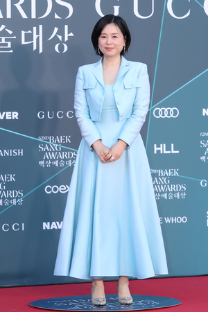 [포토S] 장혜진, 화사한 하늘빛 패션