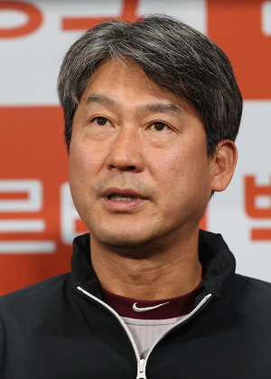 [포토S] 생각에 잠긴 설종진 감독