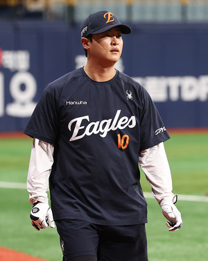 [포토S] 훈련 나서는 이진영
