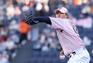 韓 최초 역사까지 썼는데…박준영 선발 빠진다, 김경문 감독 정우주 세 번 정도 볼 것