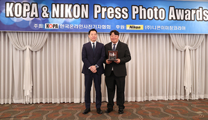 [포토S] 연예 부문 우수상 수상한 엑스포츠뉴스 김한준 기자