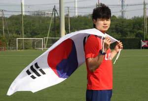 홍명보호 히든카드 뜬다…김민재 왼쪽 파트너 유력 후보 J1 뛰어야 월드컵 간다 느꼈다 →日서 폭풍성장한 김태현 음바페와 맞붙고 싶어 다부진 출사표