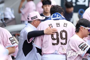 승승승 한화 단독 5위 점프…김경문 류현진 200승 축하, 선수들 긴장의 끈 놓지 않았다