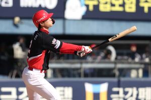 ‘김호령 대박’ 이범호 스쿨, 또 하나 수강생 나오나… 이제 박찬호도, 데일도 없으니까