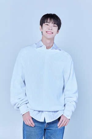 NCT 도영, 군 복무 중에도 선행…생명존중희망재단에 1억 기부
