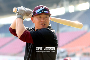 ML 50홈런 타자, 꼴찌 팀 구할 영웅 돼줄까…비자 발급 완료→30일 전격 데뷔 확정