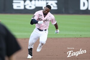 MLB 진출 페라자 KBO 씬스틸러까지 차지할까… 후후 양의지, 3홈런 김호령, 연속 끝내기 김웅빈과 경쟁