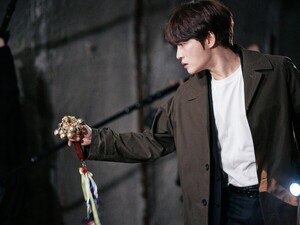 박수무당 된 김재중… 산사 로 살목지 흥행 바통 이을까