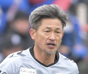 노욕이다 59세에도 현역 생활 이어가는 日 레전드, 끝내 무득점으로 시즌 마감...홈 팬들은 경의 표해