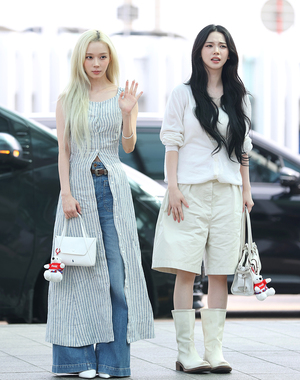 [포토S] 윈터-카리나, 태극전사들 응원하기 위해 멕시코로!
