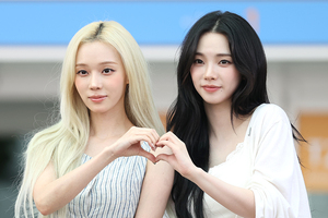 [포토S] 윈터-카리나, 함께 하트~