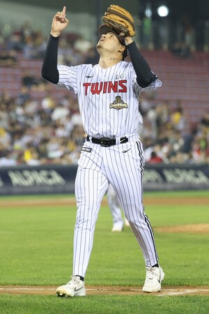 158km 파이어볼러 LG 입단 비하인드 스토리 한국계 아내 영향, 2021년부터 KBO 오퍼 있었다