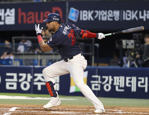[포토S] 안타 날리는 레이예스