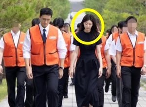 김민형 전 SBS 아나운서, 부부 동반 현충원 봉사활동 참여 근황 공개