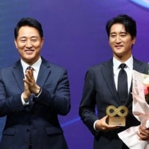 신현준, 오세훈 시장 취임식서 깜짝 투샷 …명예시장 자격 참석